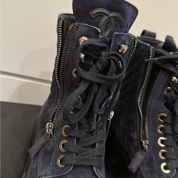Chanel lace up combat boots in black and navy suede size 37.5 - Picture 5 of 11